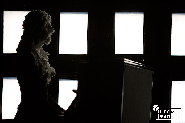 2008_u4n0033